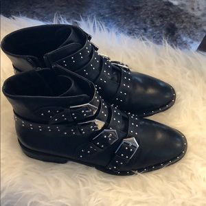 Women’s 7.5 Forever 21 Black Studded Booties NWOT